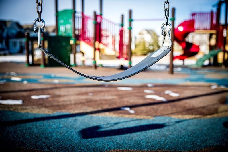 normativas seguridad parques infantiles